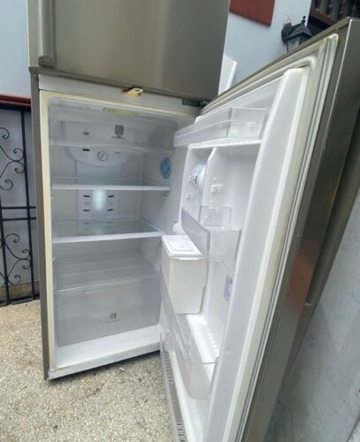 Vendo Refrigeradora Samsung por viaje